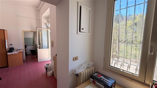 Villa a Pochi Passi, Completa di Tutti i Servizi. Buono Stato.